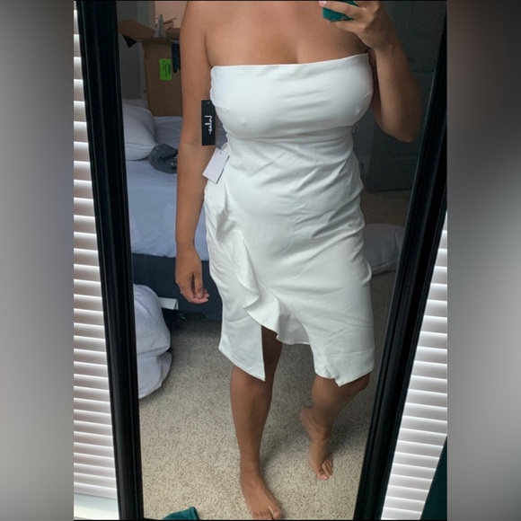 Lulus Brand new Strapless, stretchy, white dress. Super cute just too large. - Picture 2 of 3